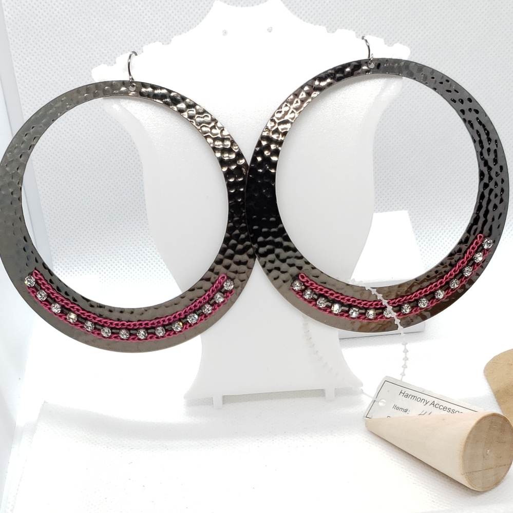 Hammered metal style earrings